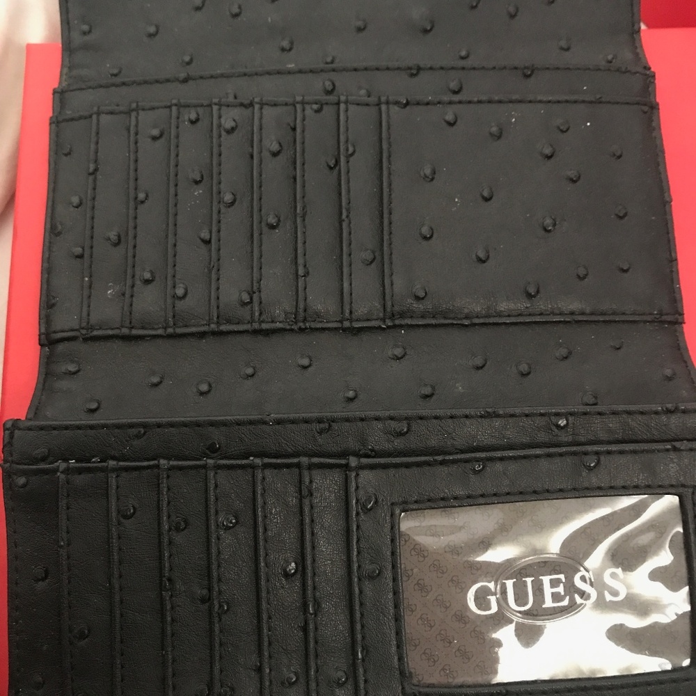 Guess - Picture 2 of 3
